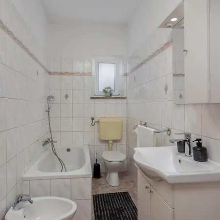 Apartment Stunning In With Wi-fi Vantacici